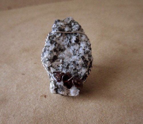Menhir * prsten - žula s granáty — foto 6