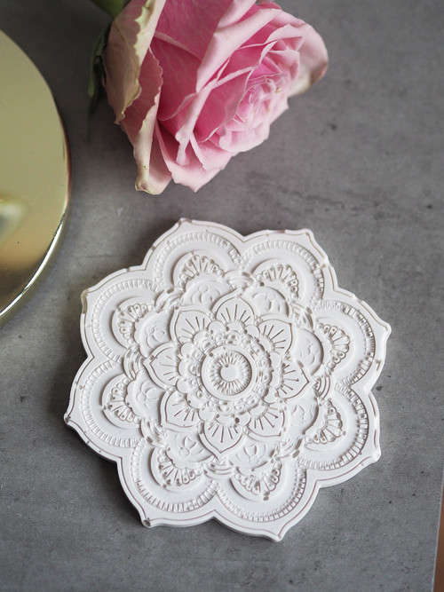 Bílý podtácek mandala - jesmonite — foto 2