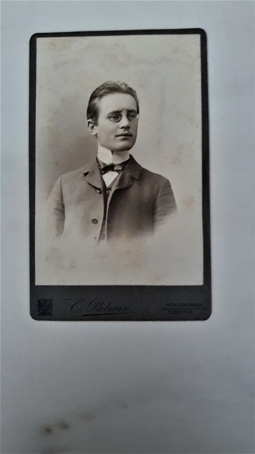 Student medicíny - kabinetka — foto 2