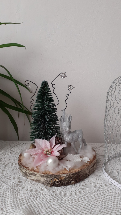 Vánoční dekorace na dřevěném kolečku — foto 2
