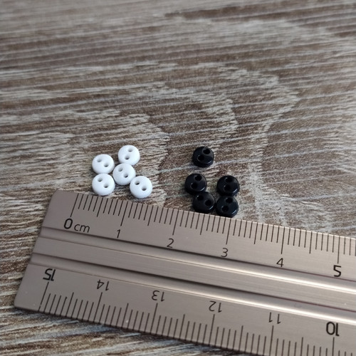 Drobné plastové mini knoflíčky 4mm — foto 2