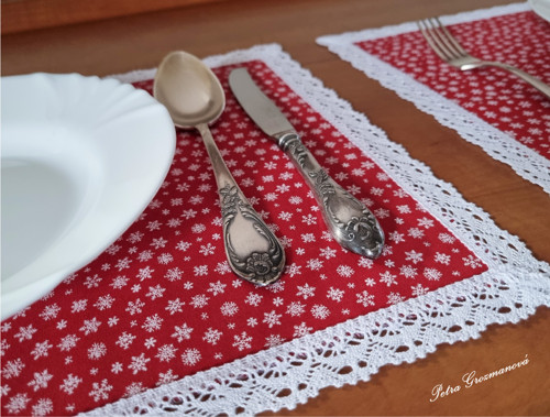 Běhoun s aplikací bílé krajky. — foto 2