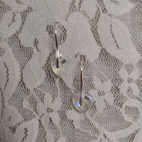 Elegantní srdíčkové náušnice — foto 3