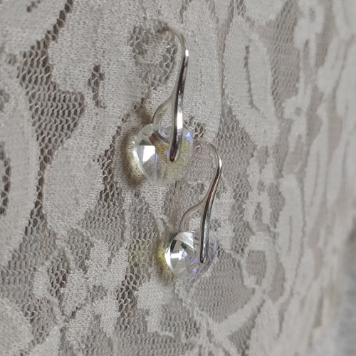 Elegantní srdíčkové náušnice — foto 2
