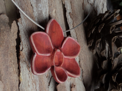 Dřevěný šperk - orchidej — foto 4