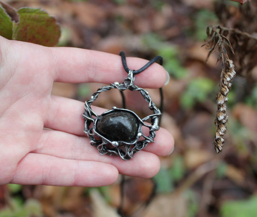 Morrighan ~ Šperk s onyxem — foto 4