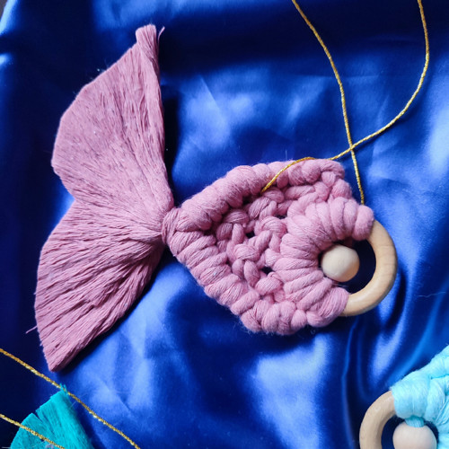 Macramé růžová rybička kapřík — foto 2
