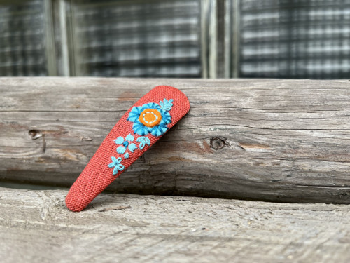 Vyšívaná sponka do vlasů — foto 2