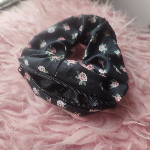 Scrunchie zipper kytičková gumička s kapsičkou — foto 3