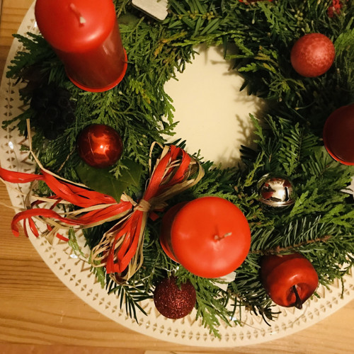Adventní věnec s lýkovou mašlí — foto 4