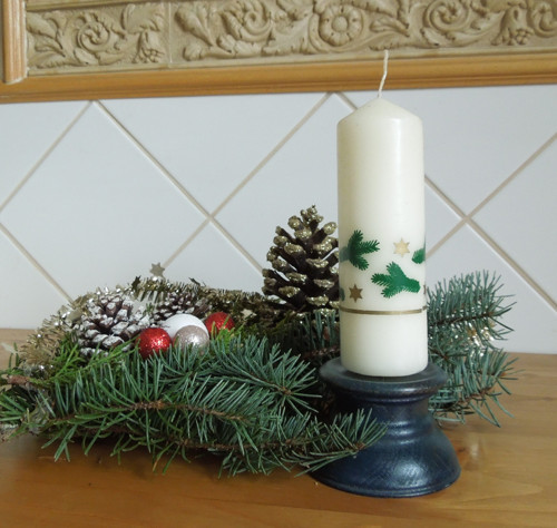 Starý dřevěný malý svícen — foto 4