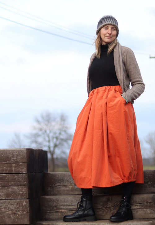 Manšestrová sukně s balónovým efektem — foto 5