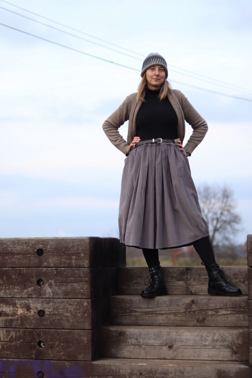 Manšestrová sukně s balónovým efektem — foto 3
