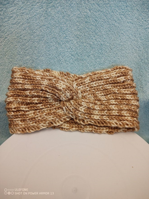1826 - RED HEART SOFT - Čelenka — foto 2