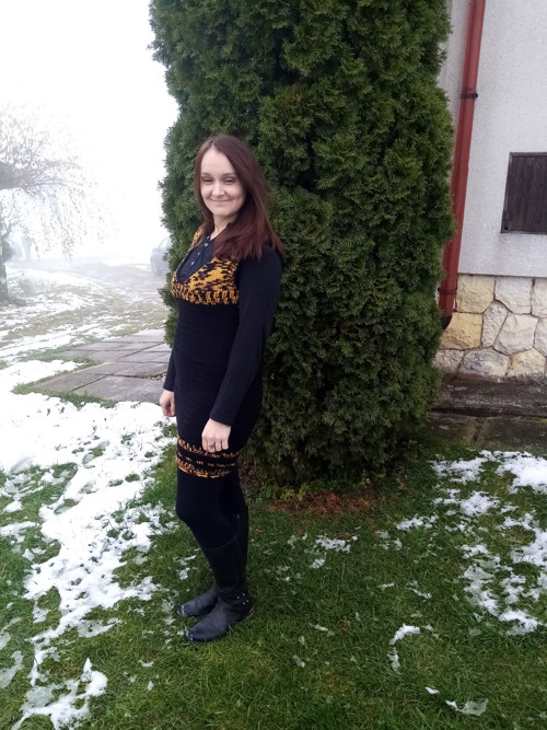 Černo-žluté šaty — foto 6