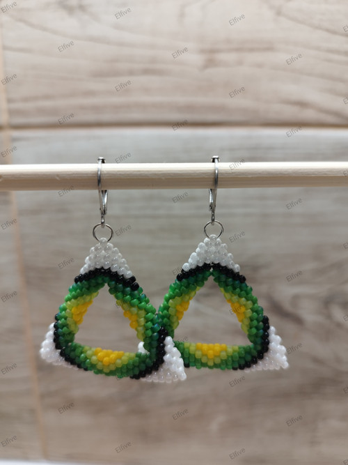 3D zeleno bílé trojúhelníky — foto 2
