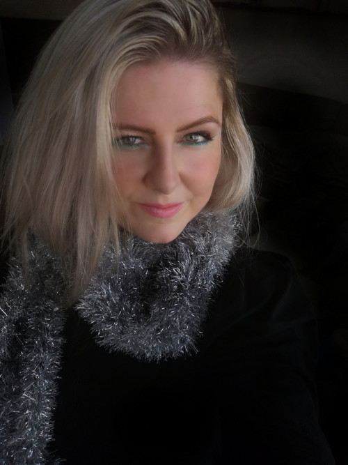 Dlouhá stříbrná háčkovaná šála — foto 2