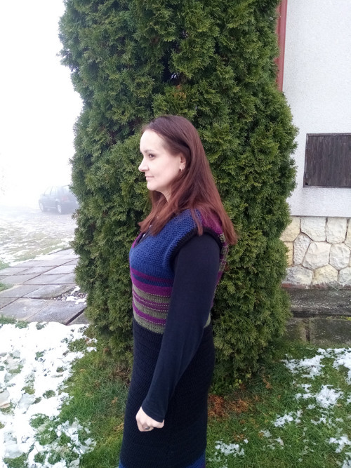 Barevné háčkované šaty — foto 4