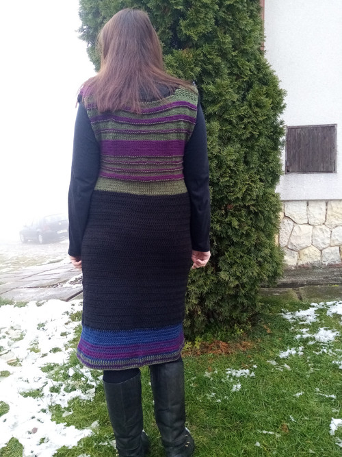 Barevné háčkované šaty — foto 6