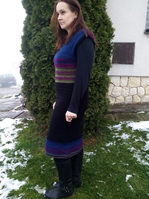 Barevné háčkované šaty — foto 5