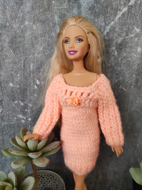 Dlouhý svetr s taškou pro Barbie — foto 2