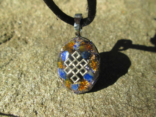 Org. šperk ,, Keltský uzel klidu " s lapis-lazuli — foto 2