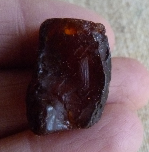 Jantar surový baltský - 2,1 cm — foto 4