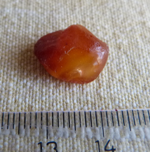 Jantar surový baltský - 1,4 cm — foto 2