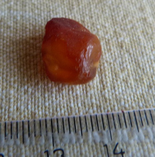 Jantar surový baltský - 1,4 cm — foto 4