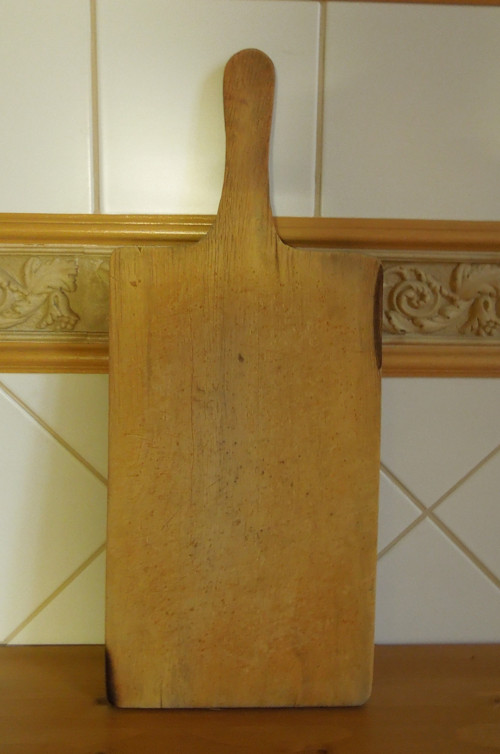 Staré dřevěné kuchyňské prkýnko — foto 2