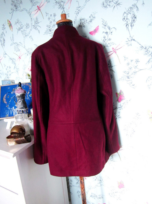 Kabát asymetric chic vínový — foto 5