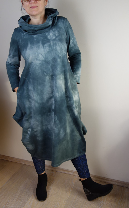 Šaty batik volné boky s kapsami — foto 3