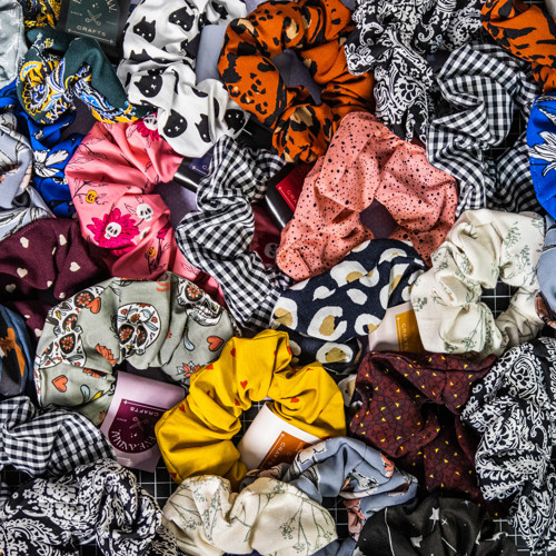 Gumička | Scrunchie | Šedomodrá květinová — foto 3