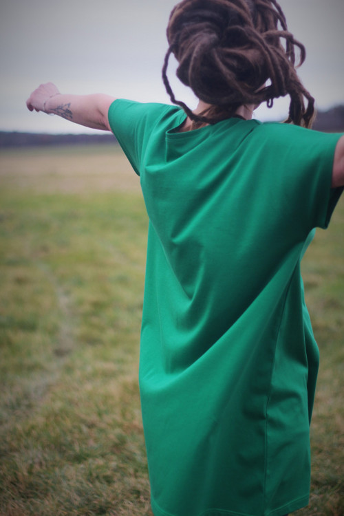 Svítící oversized šaty .......... L - XXL — foto 3