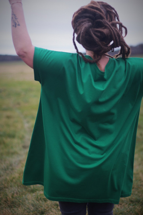 Svítící oversized šaty .......... L - XXL — foto 4