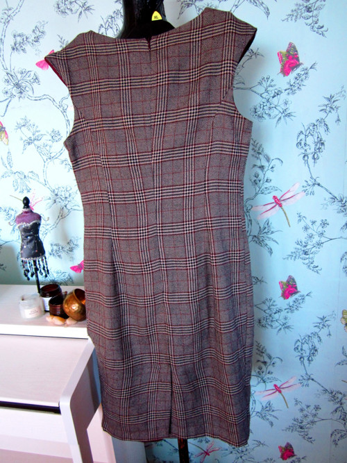 Pencil chic šaty tweed&krajka — foto 4