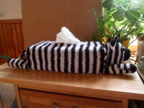 Zebra-háčkovaný obal na kapesníčky.Popis+obrázky. — foto 2