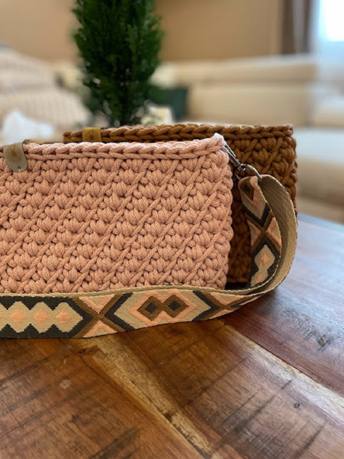 Háčkovaná crossbody kabelka — foto 4