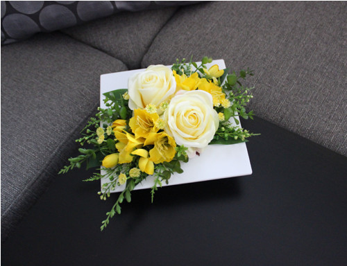 Ikebana s růžemi do žluta — foto 3