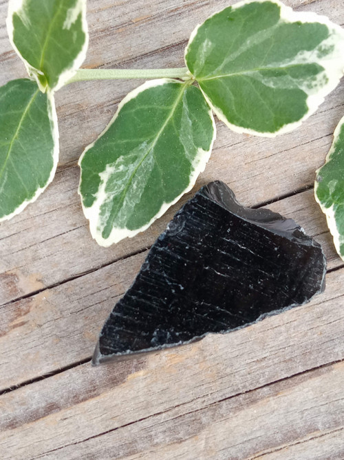 Obsidián černý, surový č. 20 — foto 2