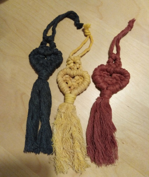 Srdce macramé Valentýnka antracit, bordó, horčice — foto 2