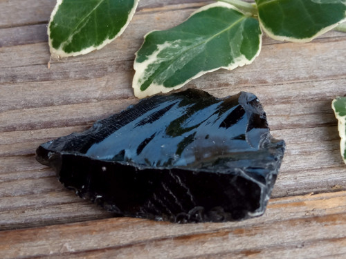 Obsidián černý, surový č. 23 — foto 6