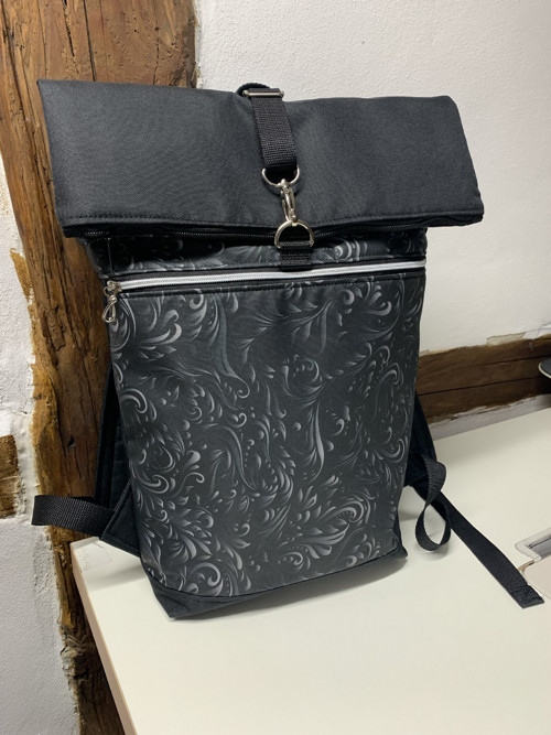 Černá krajka - přední kapsa na zip — foto 5