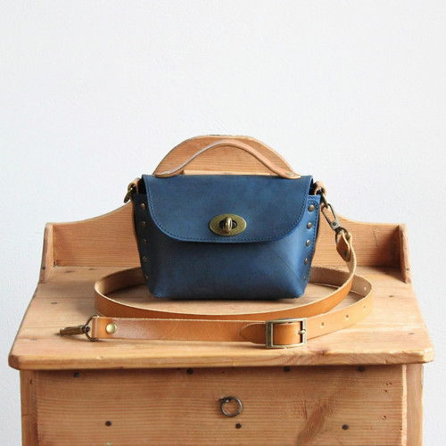 Kožená mini kabelka *Crazy Blue* — foto 6