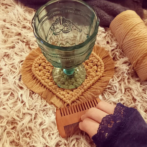 Macramé prostírání ve tvaru srdce - skořicové — foto 3