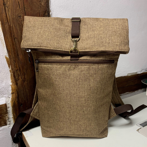 Hnědá elegance + přední kapsa na zip — foto 3
