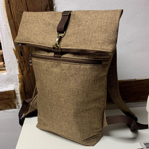 Hnědá elegance + přední kapsa na zip — foto 4