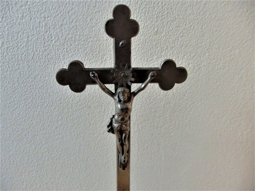 Kovový starožitný kříž — foto 2