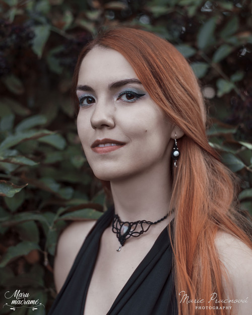 Drobné náušnice s minerálem — foto 4