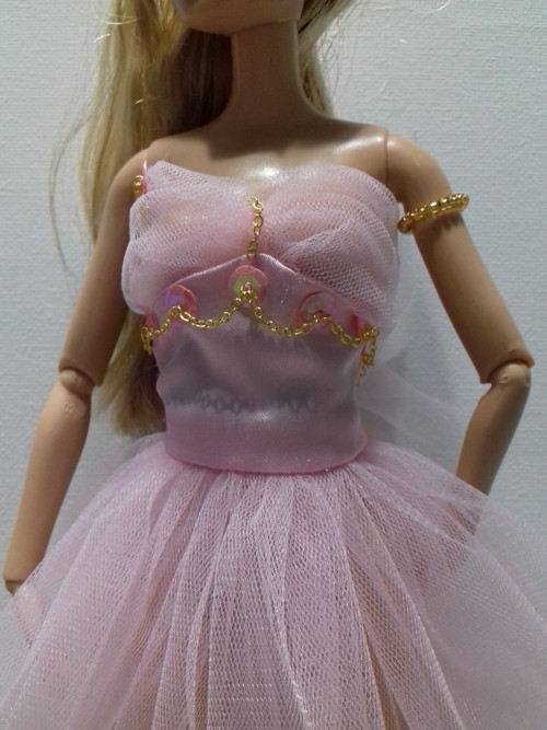 Šatičky pro Barbie -slavnostní č. 6 — foto 3